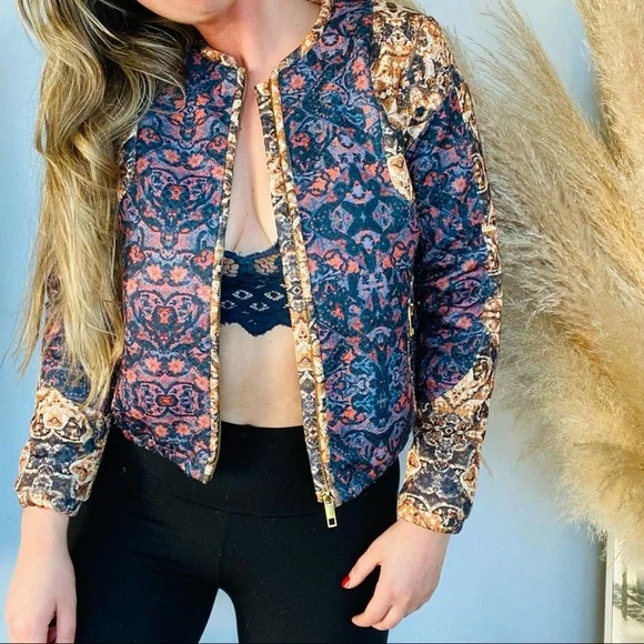 H&M Quilted Printed Blue Gold Tan Zipper Pocket Cropped Moto Bomber Jacket 8 - Picture 7 of 9